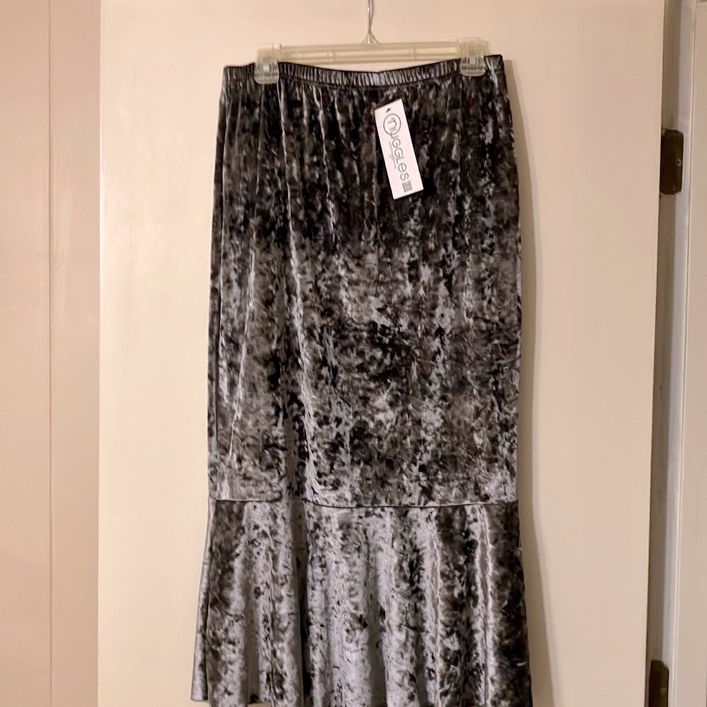 Nuggles gray velvet skirt size L